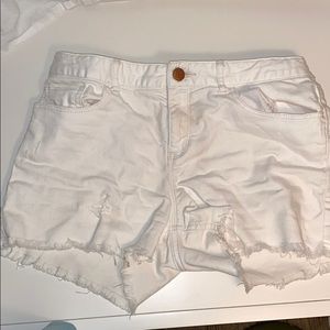 GAP KIDS WHITE DISTRESSED SHORTS WITH FRINGE